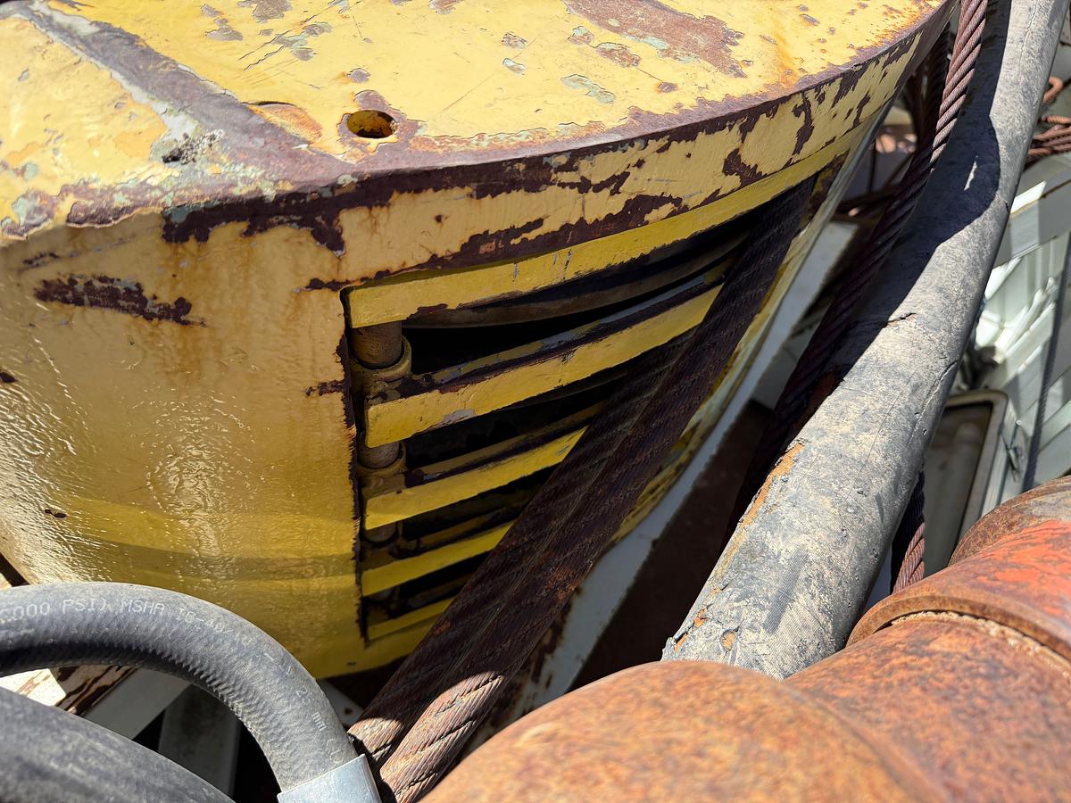 Used 2006 SJ PETRO XJ450 105’-303K LBS. 5-AXLE MOBILE DRILLING RIG