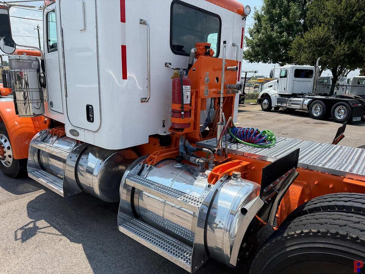 Used 2011 PETERBILT 367 T/A SLEEPER TRUCK