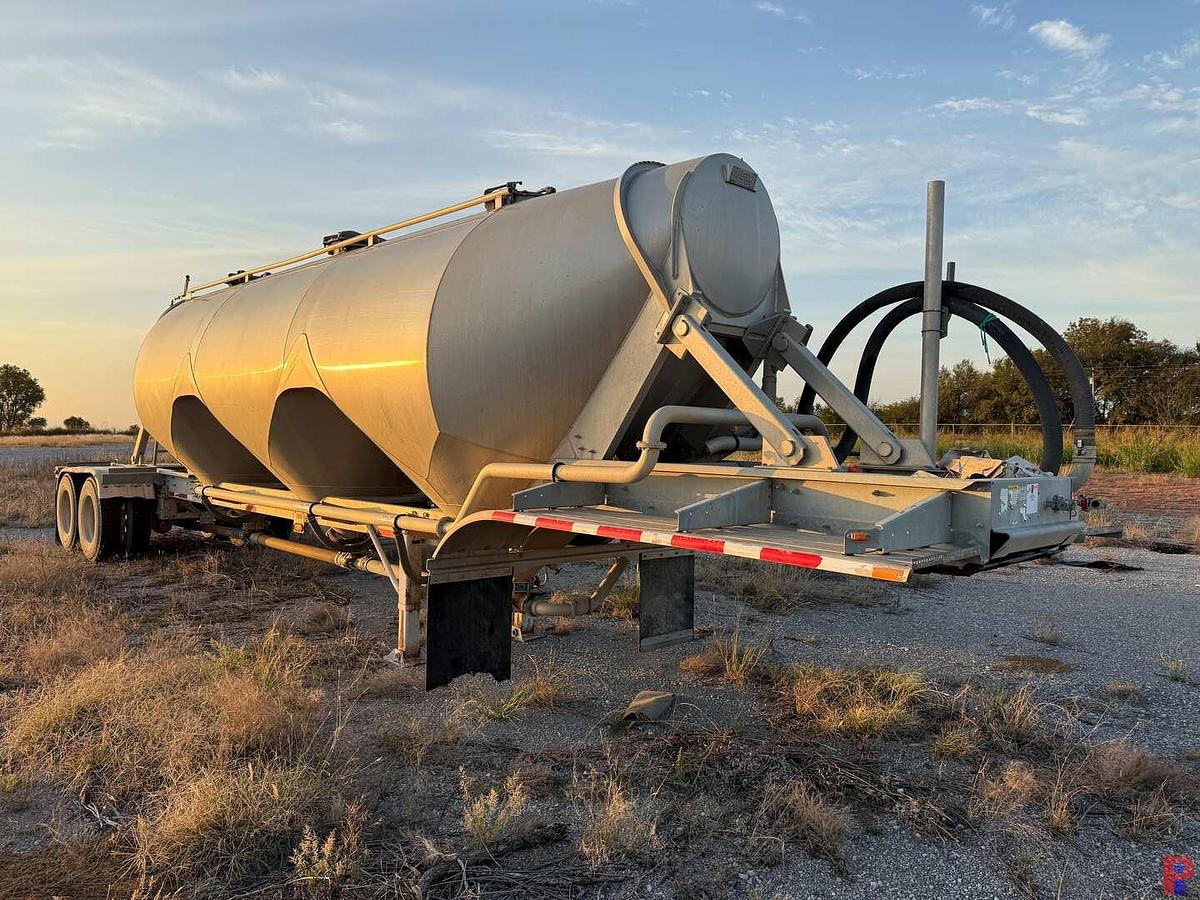 Used 2017 HEIL TRAILER  1040 CU. FT. T/A PNEUMATIC DRY BULK TRAILER