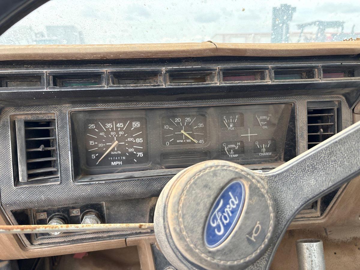 Used 1989 FORD F-600 SINGLE CAB LOAD-LUGGER FLATBED TRUCK