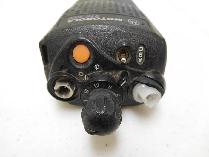 Used Motorola XTS 3000 Model I UHF 403-470 H09RDC9PW5BN Portable Radio **Radio Only**