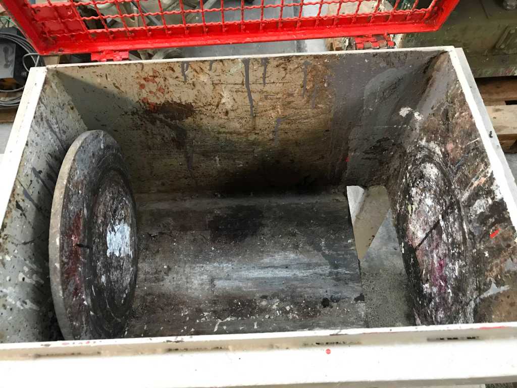 Usato Schiaccia bidoni idraulico, orizzontale