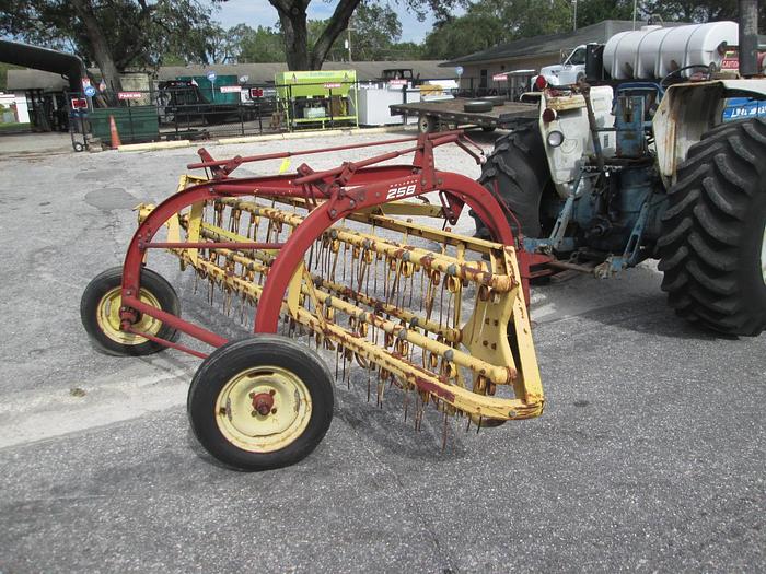 Used New Holland 258 Hay Rake for Sale in Bradenton, Florida