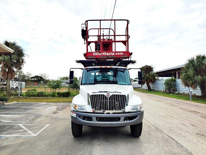Used Elliott L55R Sign Crane on 2019 International 4300 Reg Cab Flatbed Truck - M97257