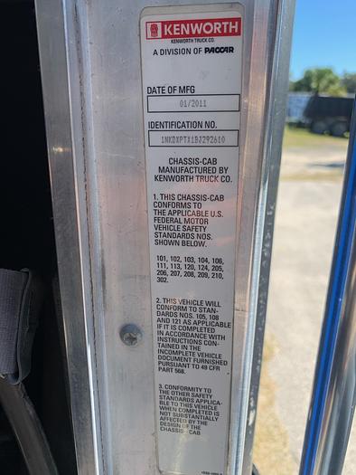 Used 2011 Kenworth T800 tri axle dump truck