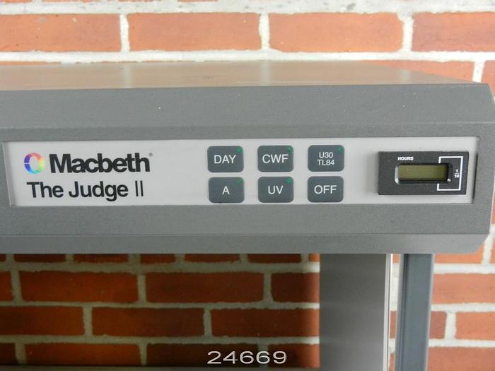 Used Macbeth JUDGE II Macbeth Sheet Inspection Station, With Multiple Light Condition Settings #24669
