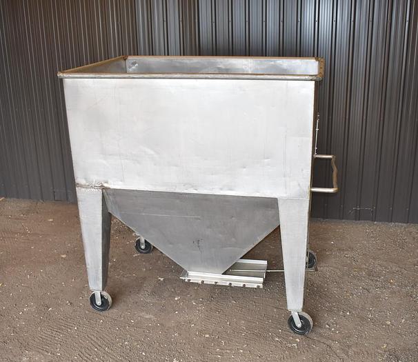 D'occasion USED 700 GALLON TANK (TOTE), STAINLESS STEEL