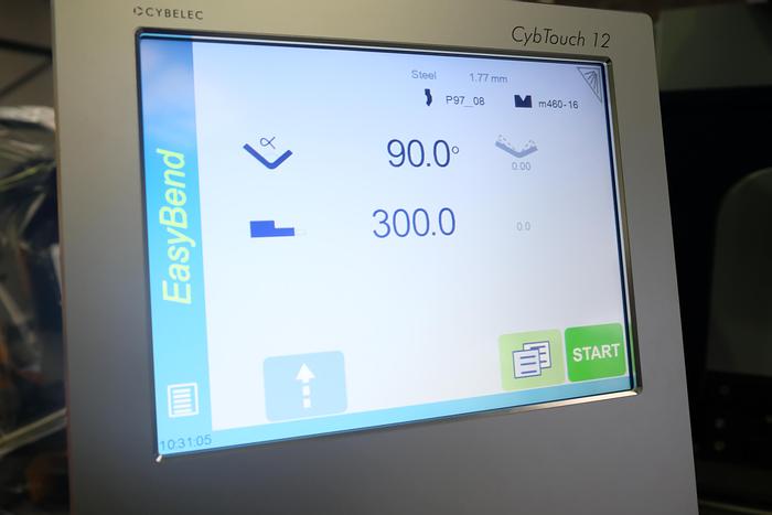 UZMA B Series synchro CNC press brakes b model 3 Axis CNC control