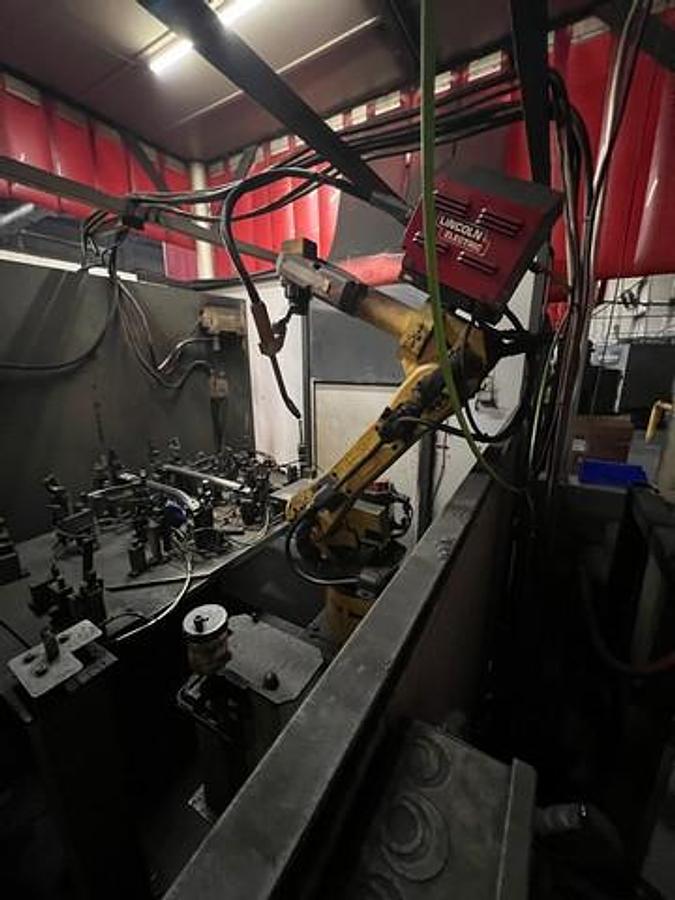 Used 2007 Fanuc Robotic Welding Cell