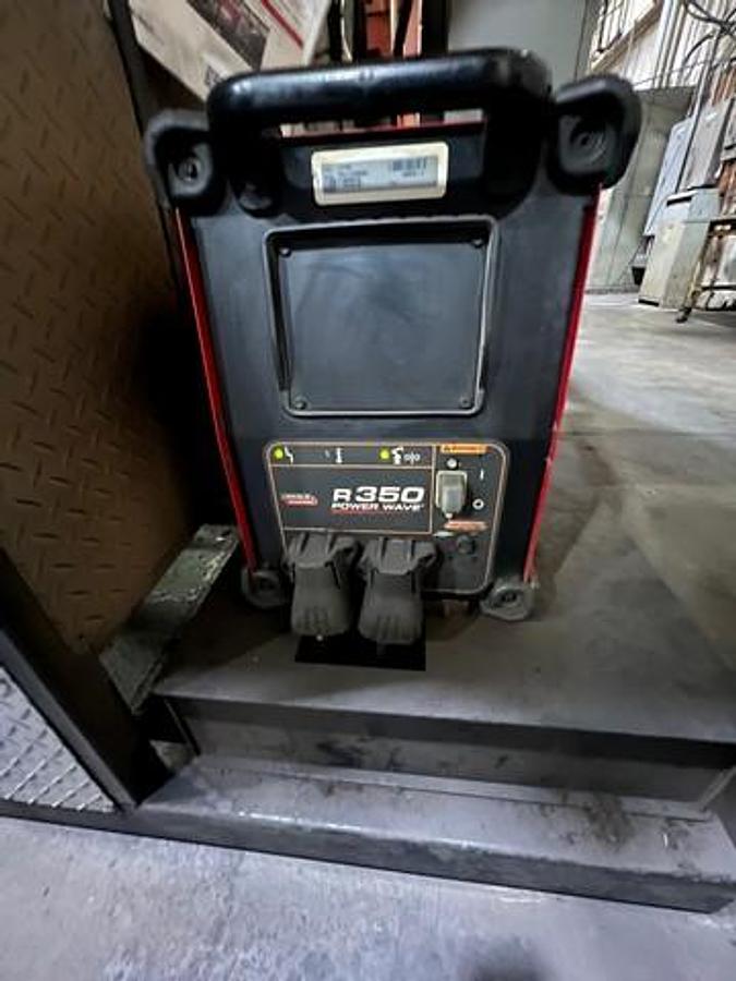 Used 2007 Fanuc Robotic Welding Cell