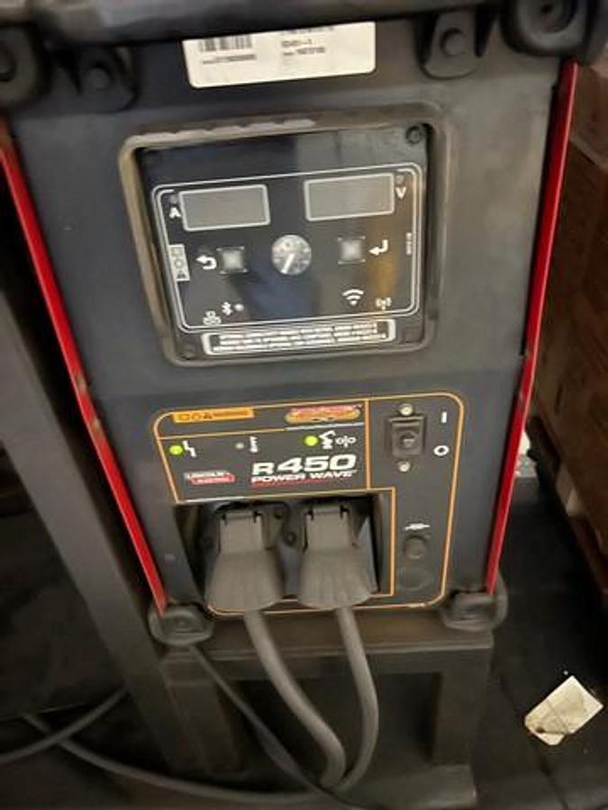 Used 2013 Fanuc Dual Robotic Welding Cell