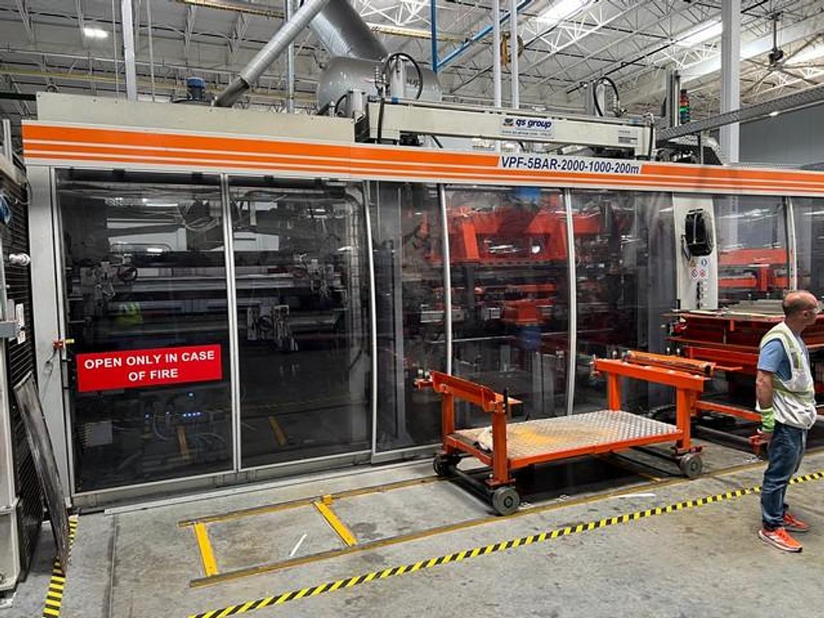 Used 2018 QS Group In-Line Plastic Thermoforming Machine Model VPF 5 BAR