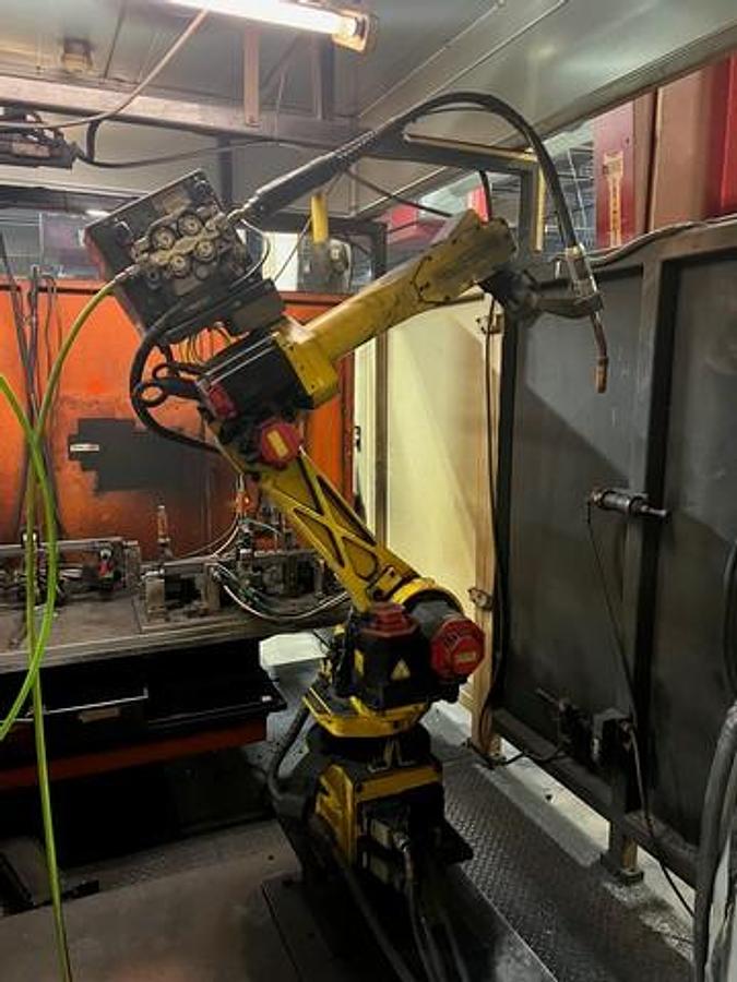 Used 2002 Fanuc Dual Robotic Welding Cell