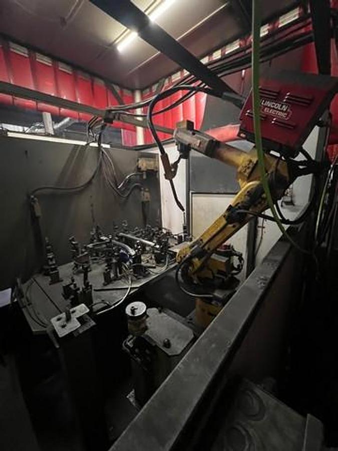 Used 2007 Fanuc Robotic Welding Cell