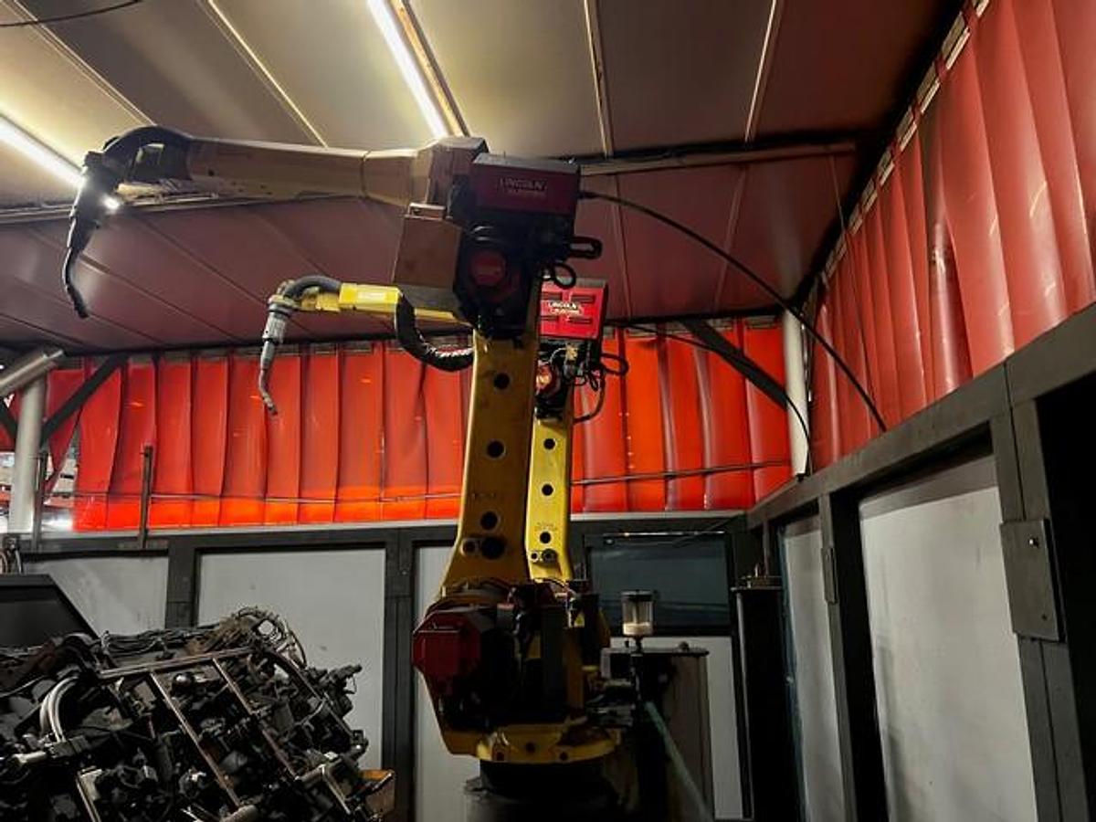 Used 2013 Fanuc Dual Robotic Welding Cell