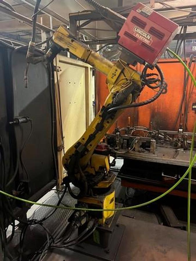 Used 2002 Fanuc Dual Robotic Welding Cell