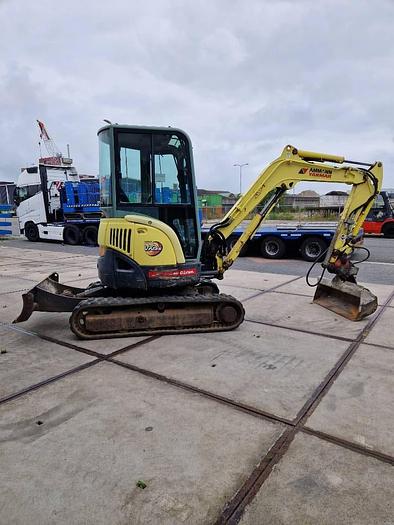 Gebruikt Yanmar Vio35 met scheefzetbak