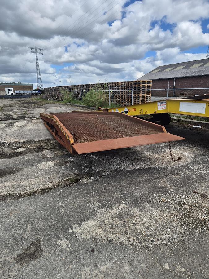 Gebruikt Budget Laadbrug/ laadramp 8t