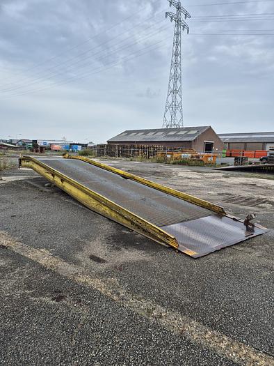 Gebruikt Laadbrug storax  7 ton