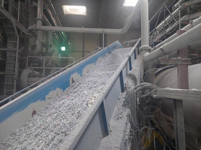 Gebraucht Conveyor belt for waste paper bales with dewiring and crusher, FMW, 25 tph