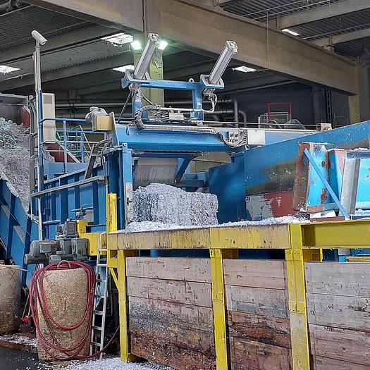Gebraucht Conveyor belt for waste paper bales with dewiring and crusher, FMW, 25 tph