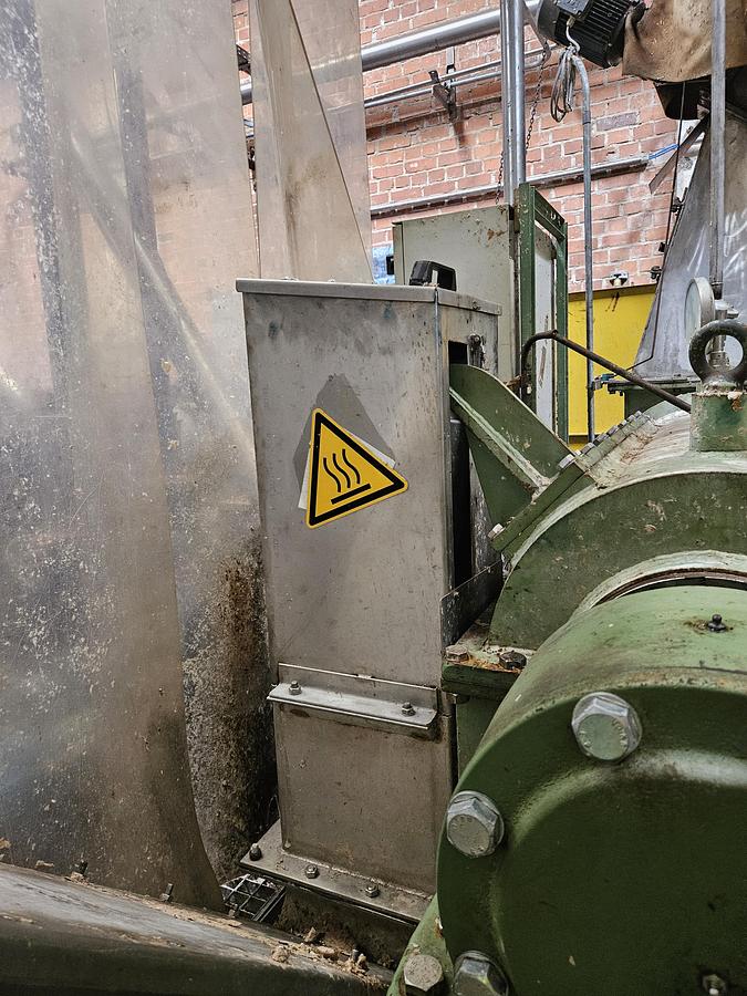 Gebraucht Hot Refiner Lamort, including upstream screw press