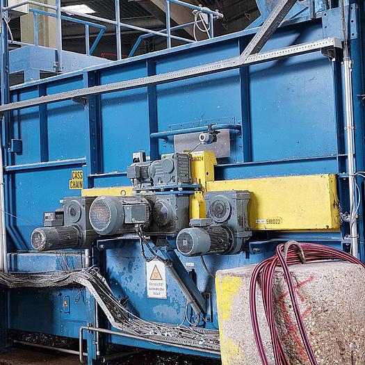 Gebraucht Conveyor belt for waste paper bales with dewiring and crusher, FMW, 25 tph