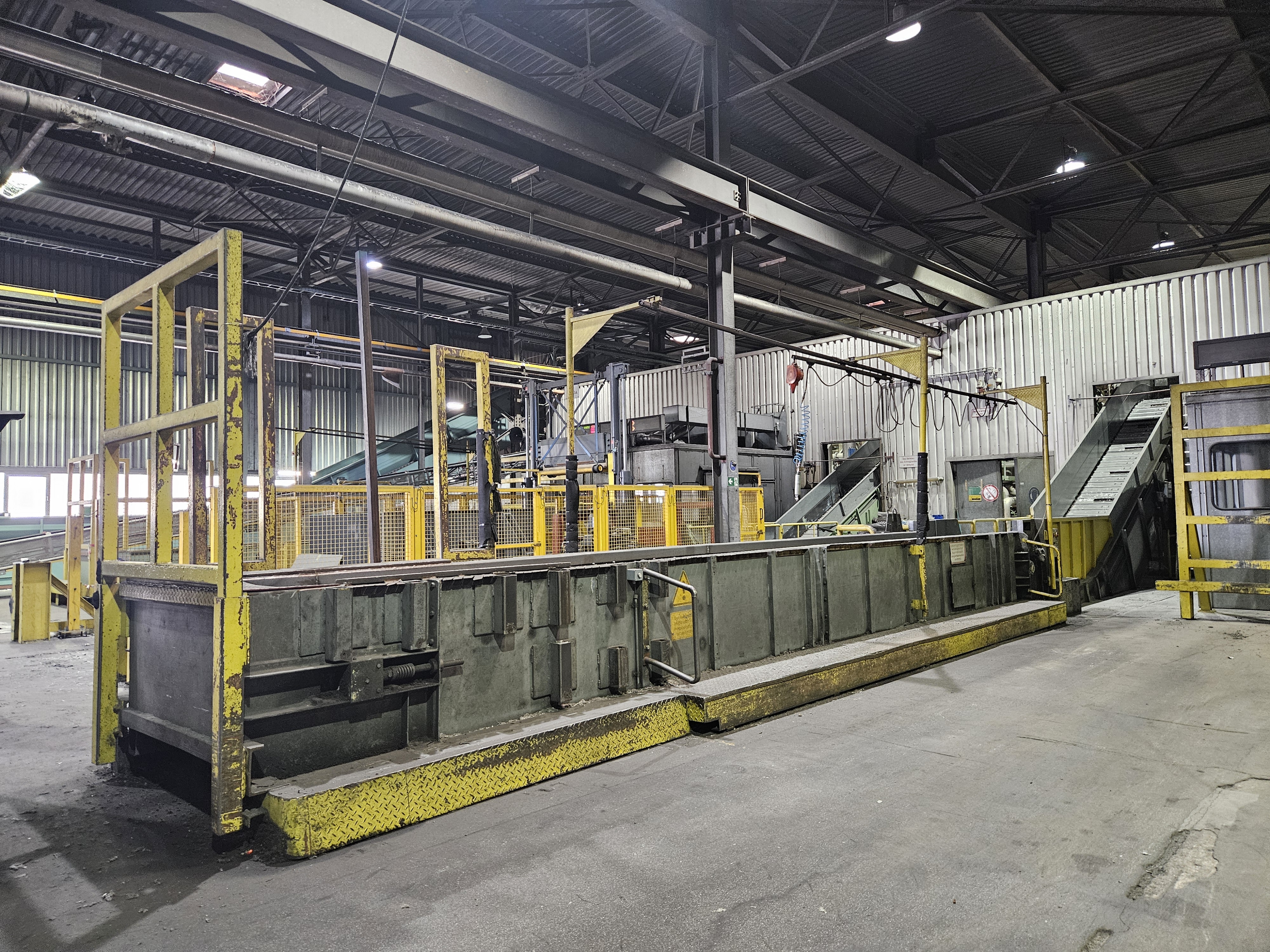 Gebraucht Pulp Feed & Incline Conveyor Belt & Pulper