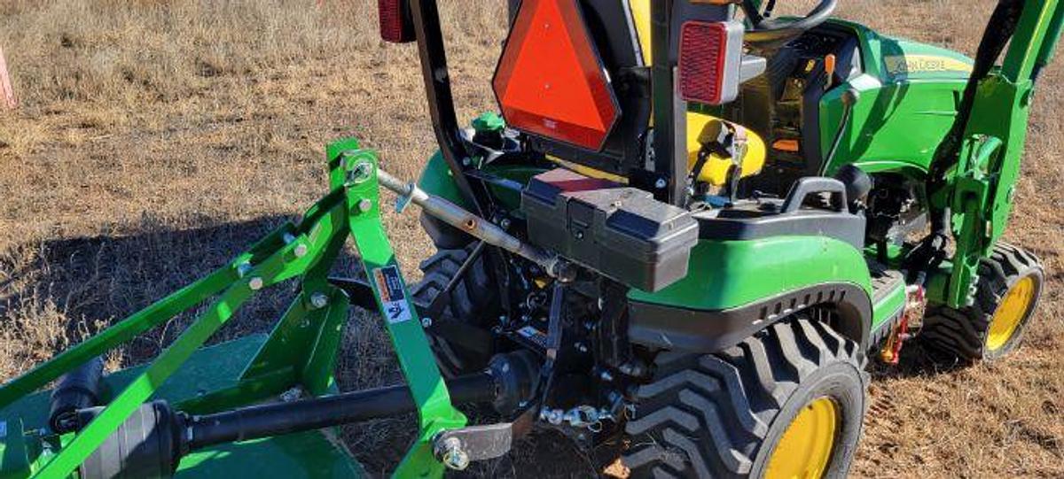 Used 2020 JOHN DEERE 1025R