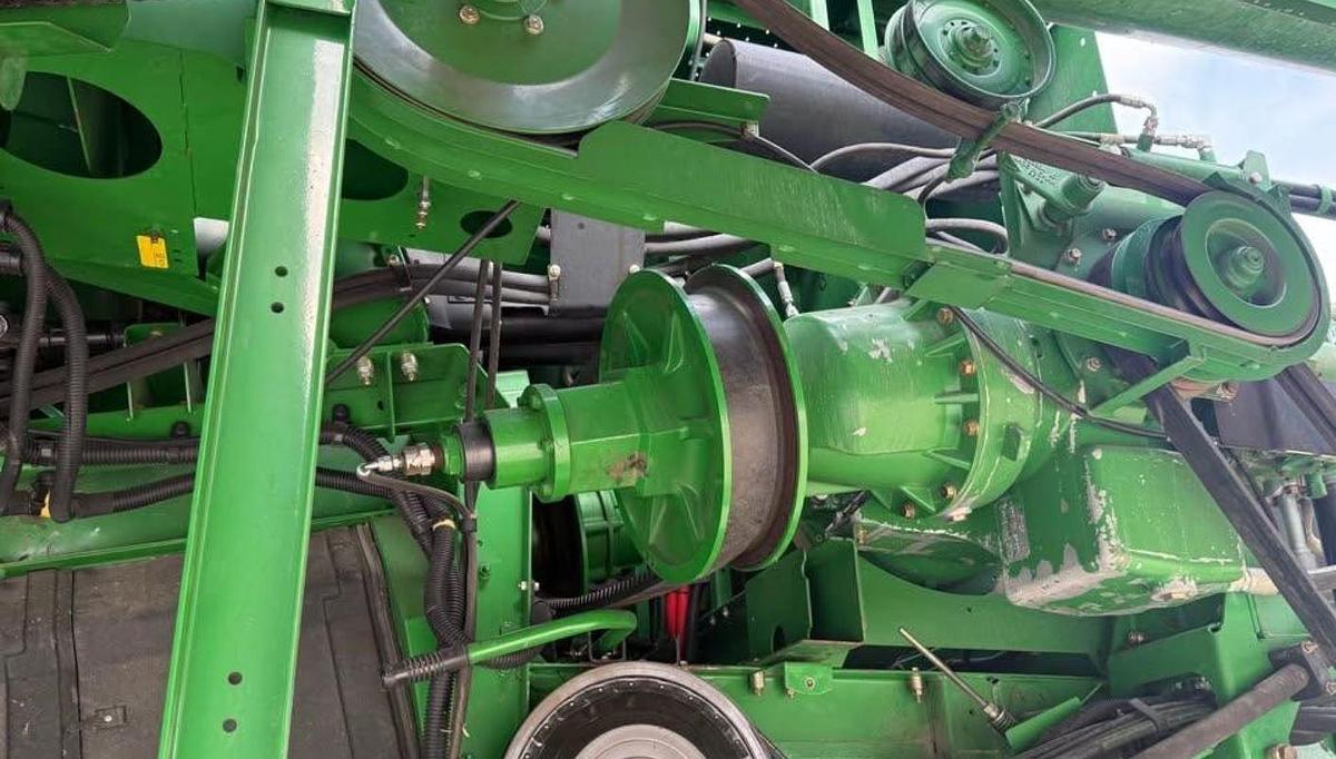 Used 2011 JOHN DEERE 9570 STS