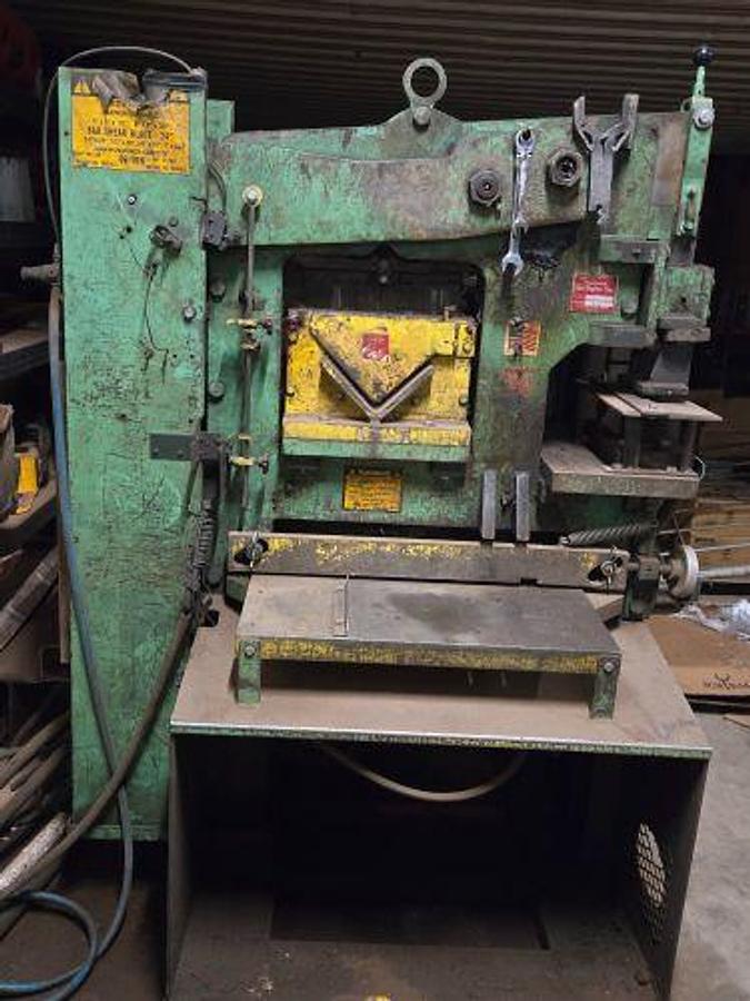 Used 1966 Uni Hydro Ironworker