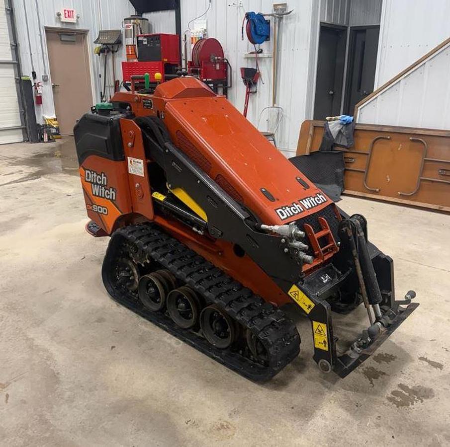 Used 2022 DITCH WITCH SK900 Mini Skid Steer