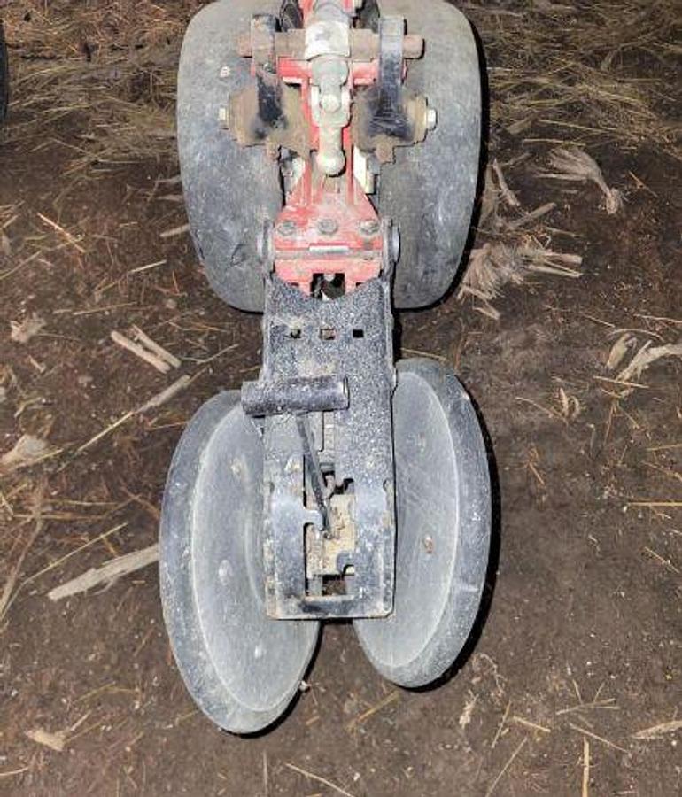 Used 2012 WHITE 8524