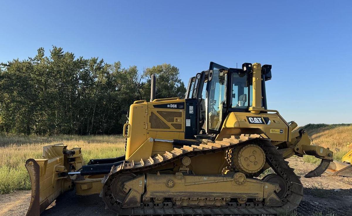 Used 2015 Caterpillar D6N LGP Skid Steer