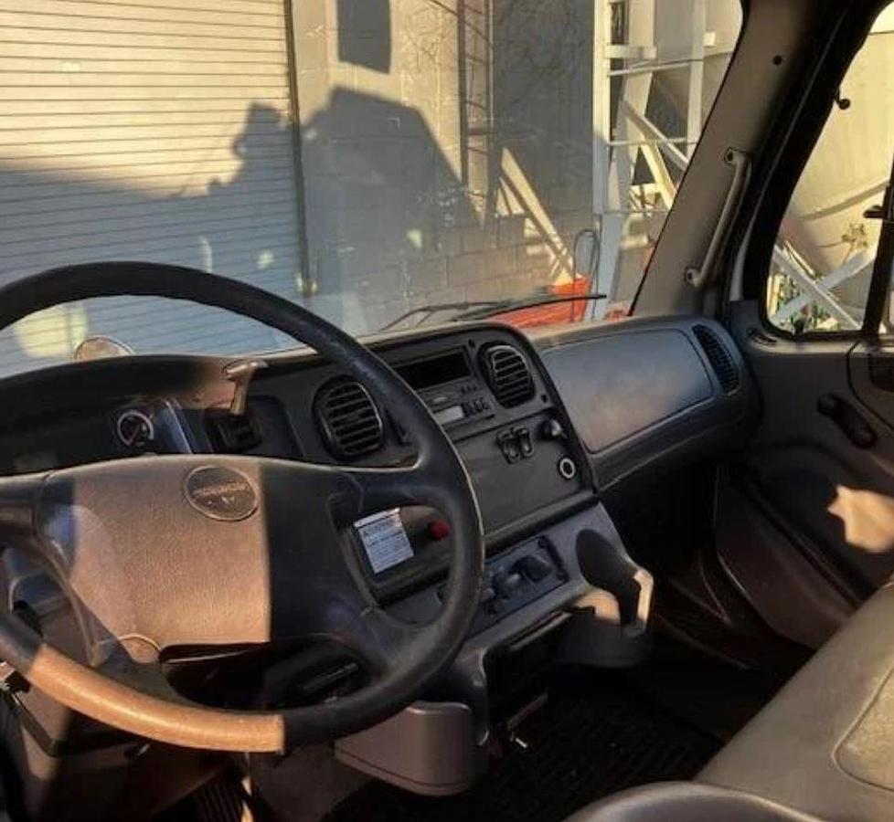 Used 2007 PALFINGER PK23002 MOUNTED ON 2007 FREIGHTLINER BUSINESS CLASS M2 106