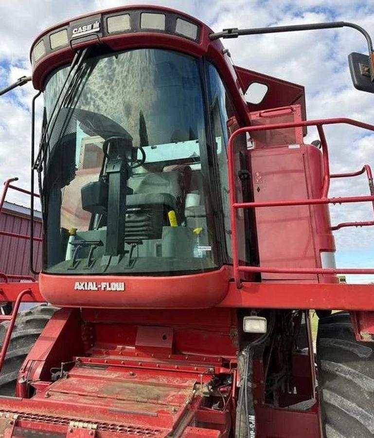 Used 2006 CASE IH 2377 Combine