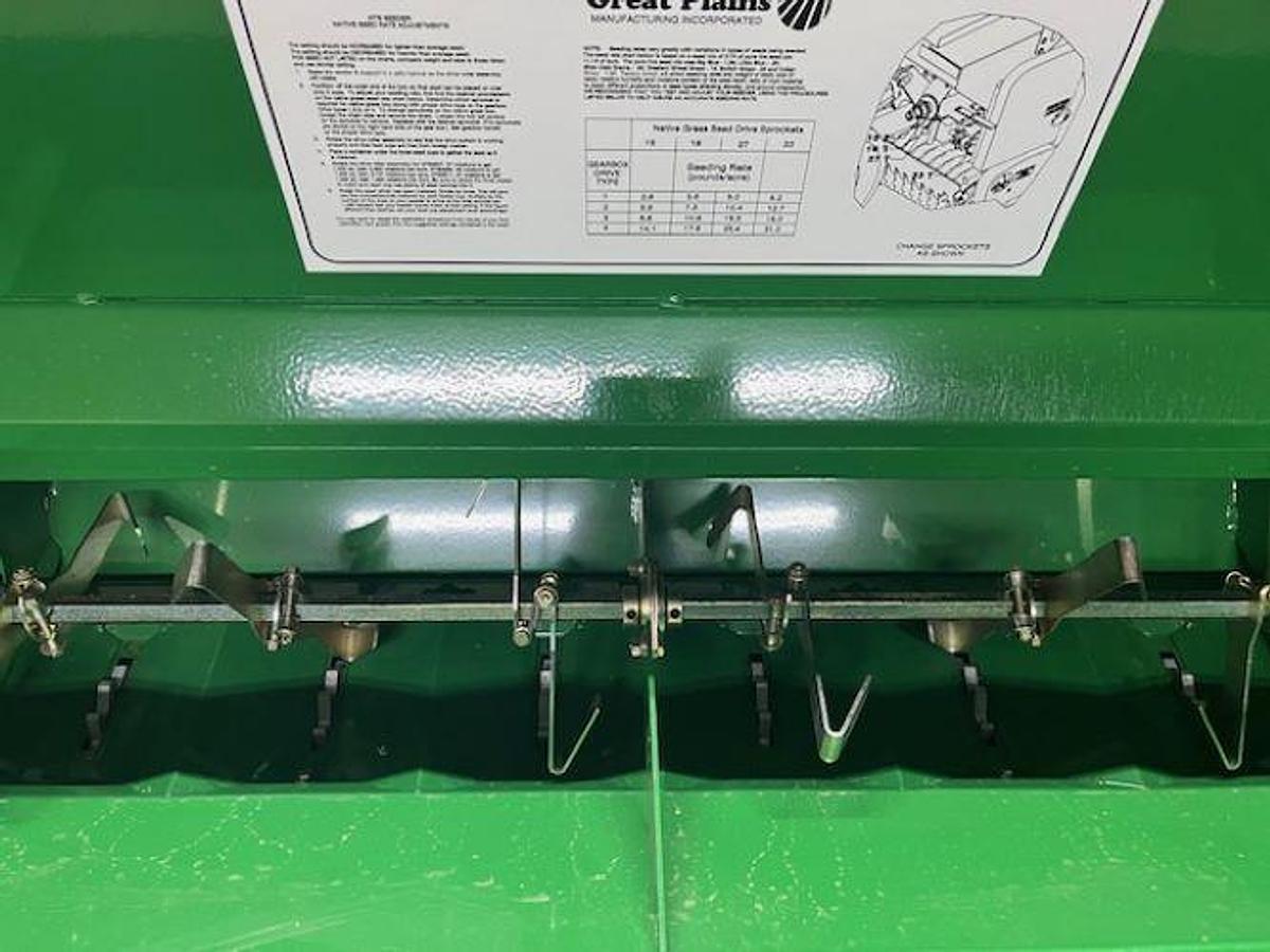 Used 2021 GREAT PLAINS NTS2611 Grass Seeder