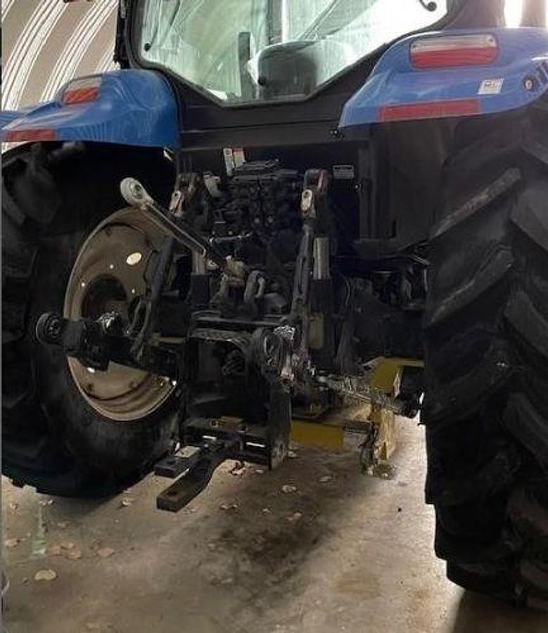 Used 2013 NEW HOLLAND T6030