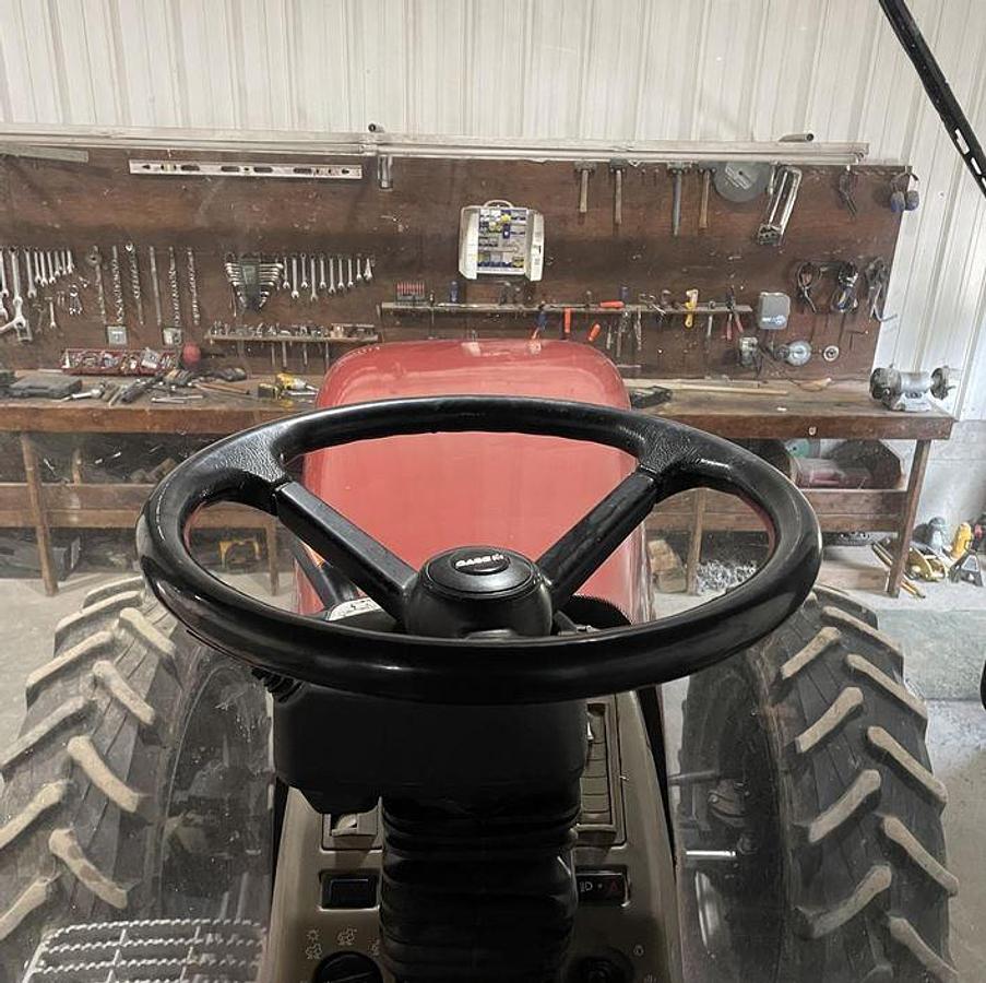 Used 2011 CASE IH MAGNUM 210 CVT Tractor