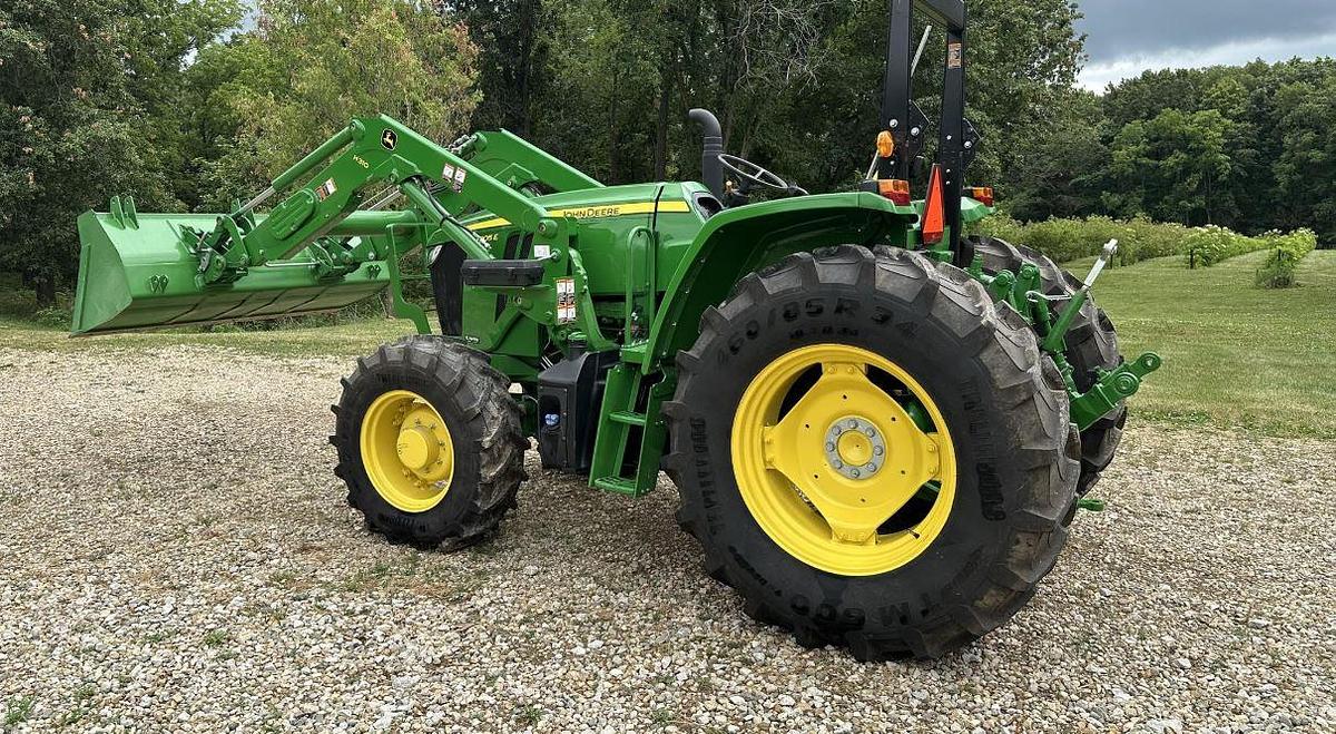 Used 2021 JOHN DEERE 6105E