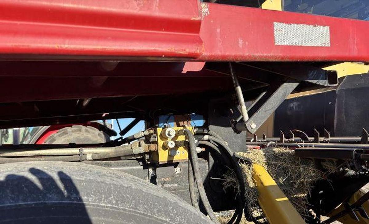 Used 2006 NEW HOLLAND BW28