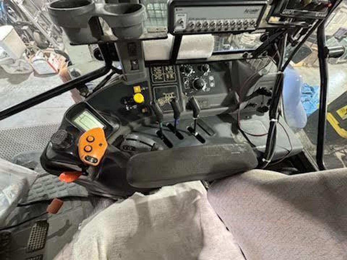 Used 2003 NEW HOLLAND TM140