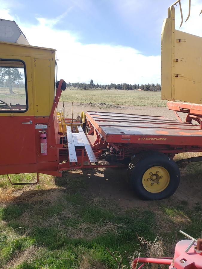 Used 1976 New Holland Super 1049 Bale Wagon
