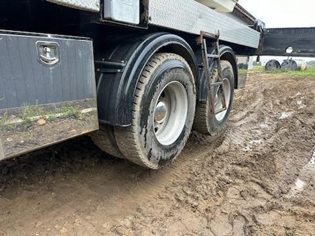 Used 2000 National 33 Ton Crane Truck Mounted on a Peterbilt