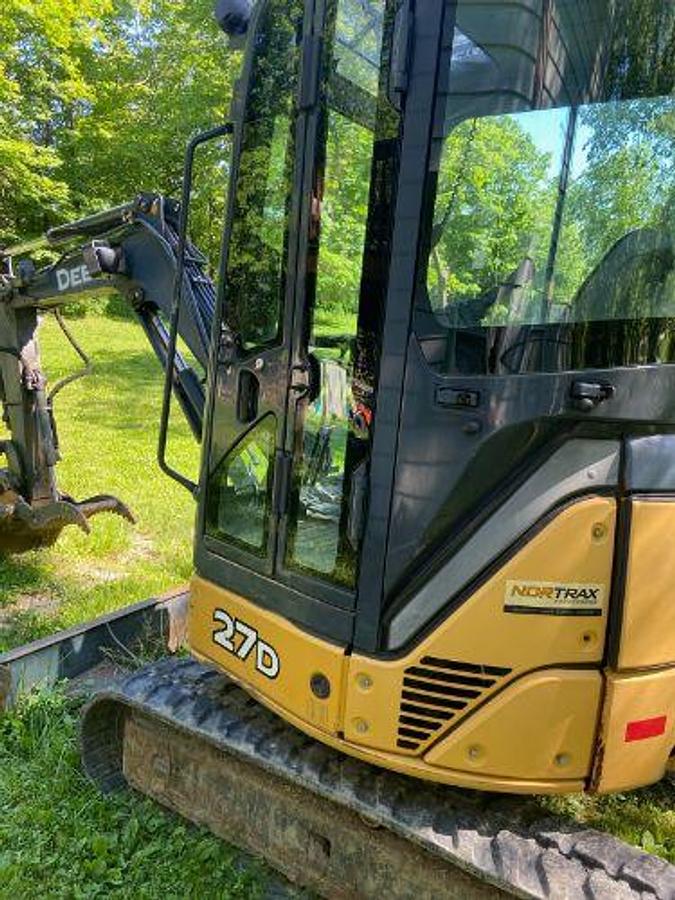 Used 2005 JOHN DEERE 27D