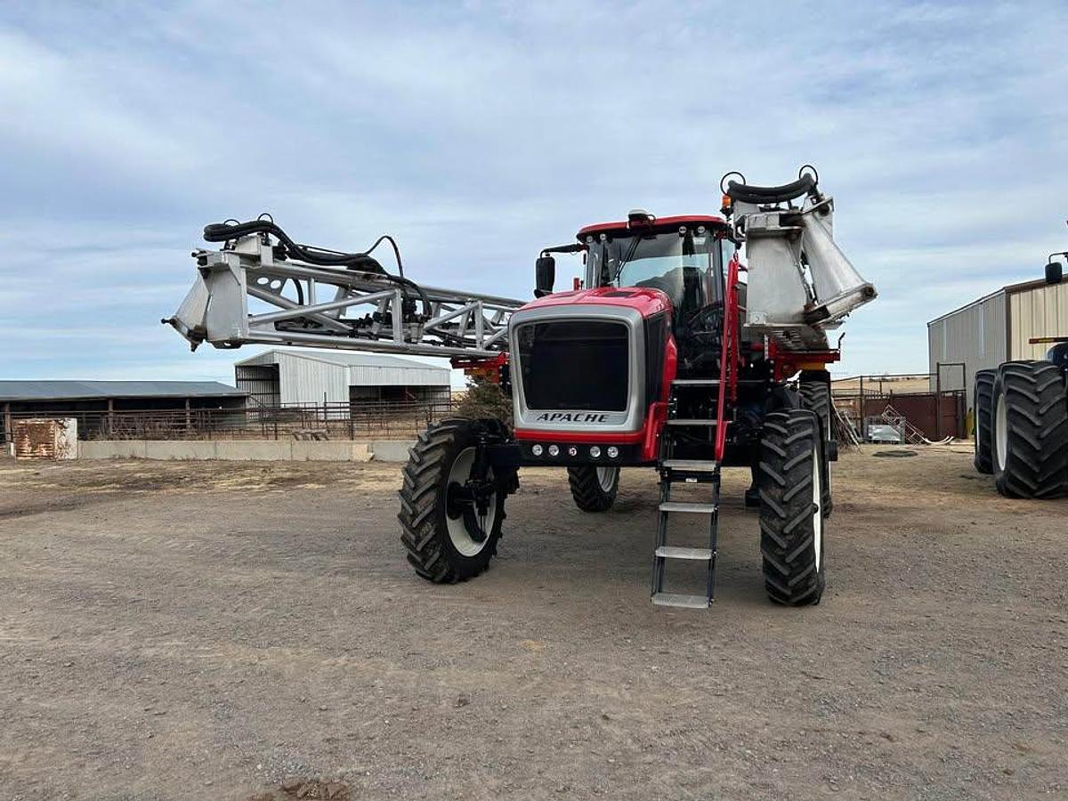 Used 2024 Apache A5-850 Sprayer 120’