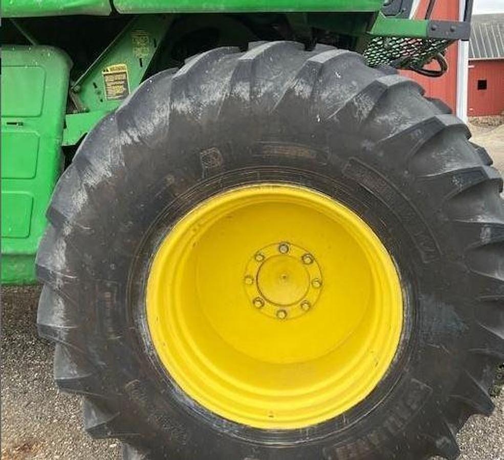 Used 1981 JOHN DEERE 7720 Combine