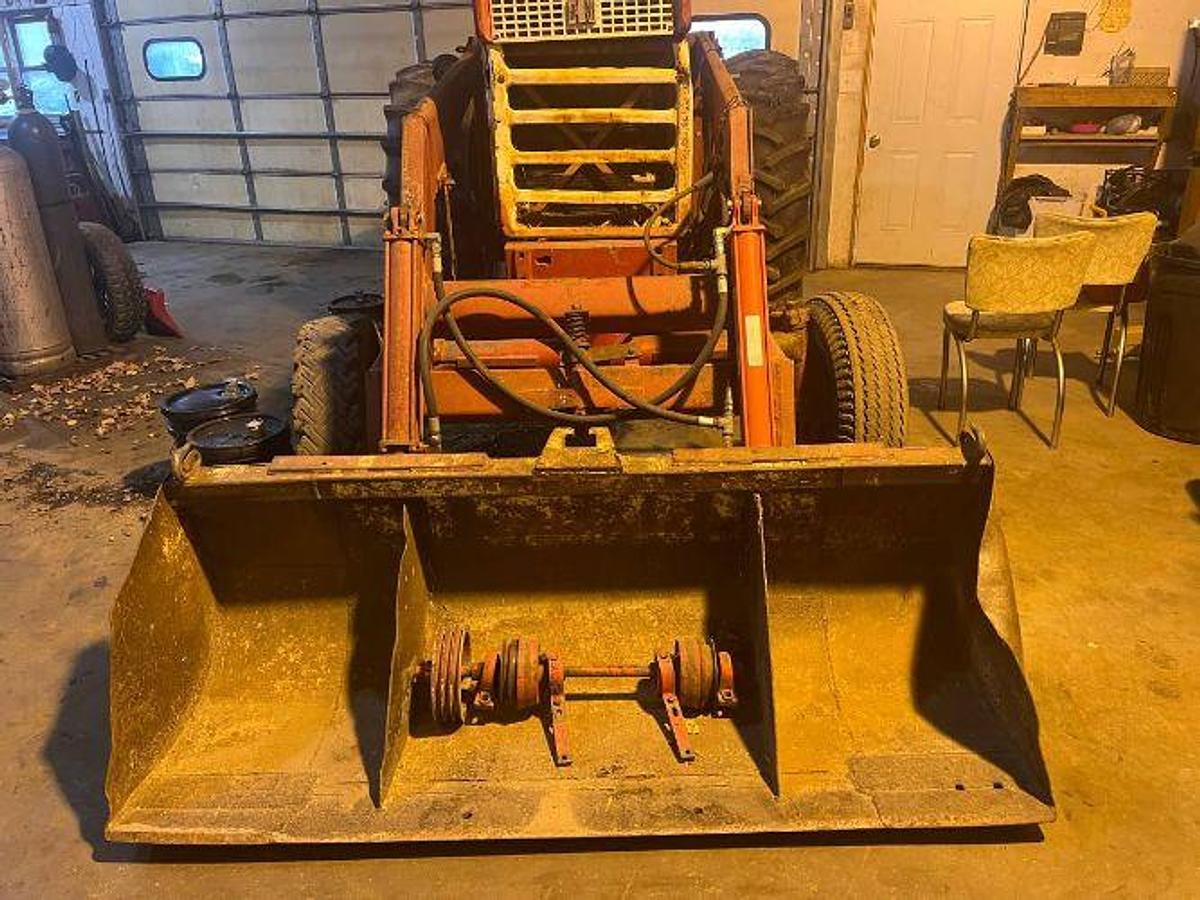 Used 1958 INTERNATIONAL 560 with Hydraulic Bucket