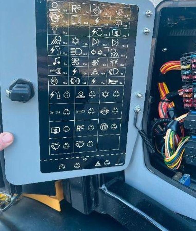 Used 2014 CATERPILLAR 906H2