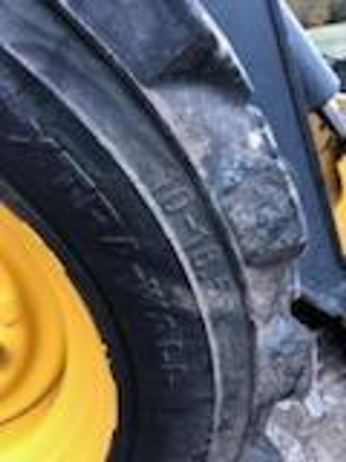 Used 2011 Deere 318D